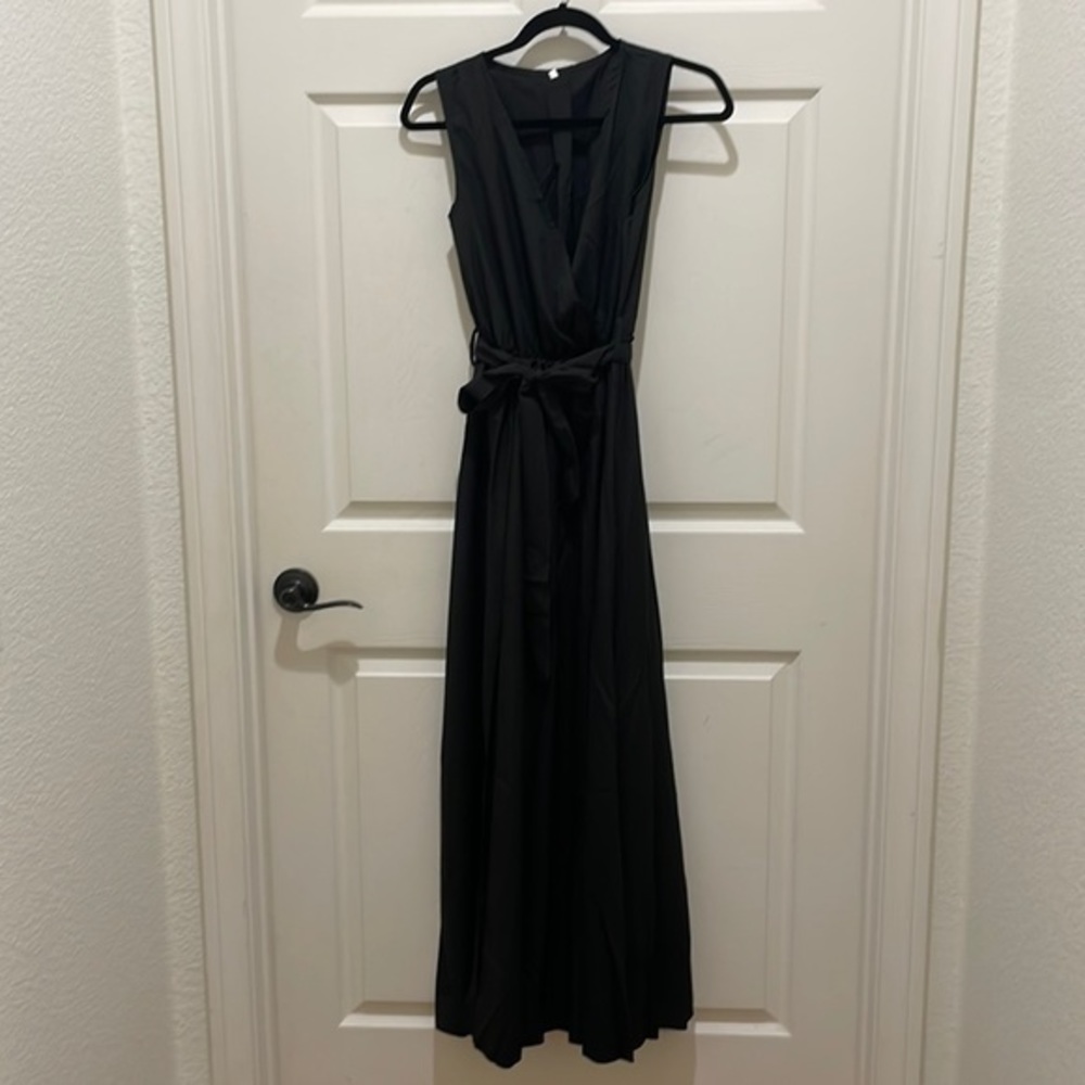 NWT-  Black Sleeveless Criss Cross Tie Waist Front High Leg Slit Maxi Dress